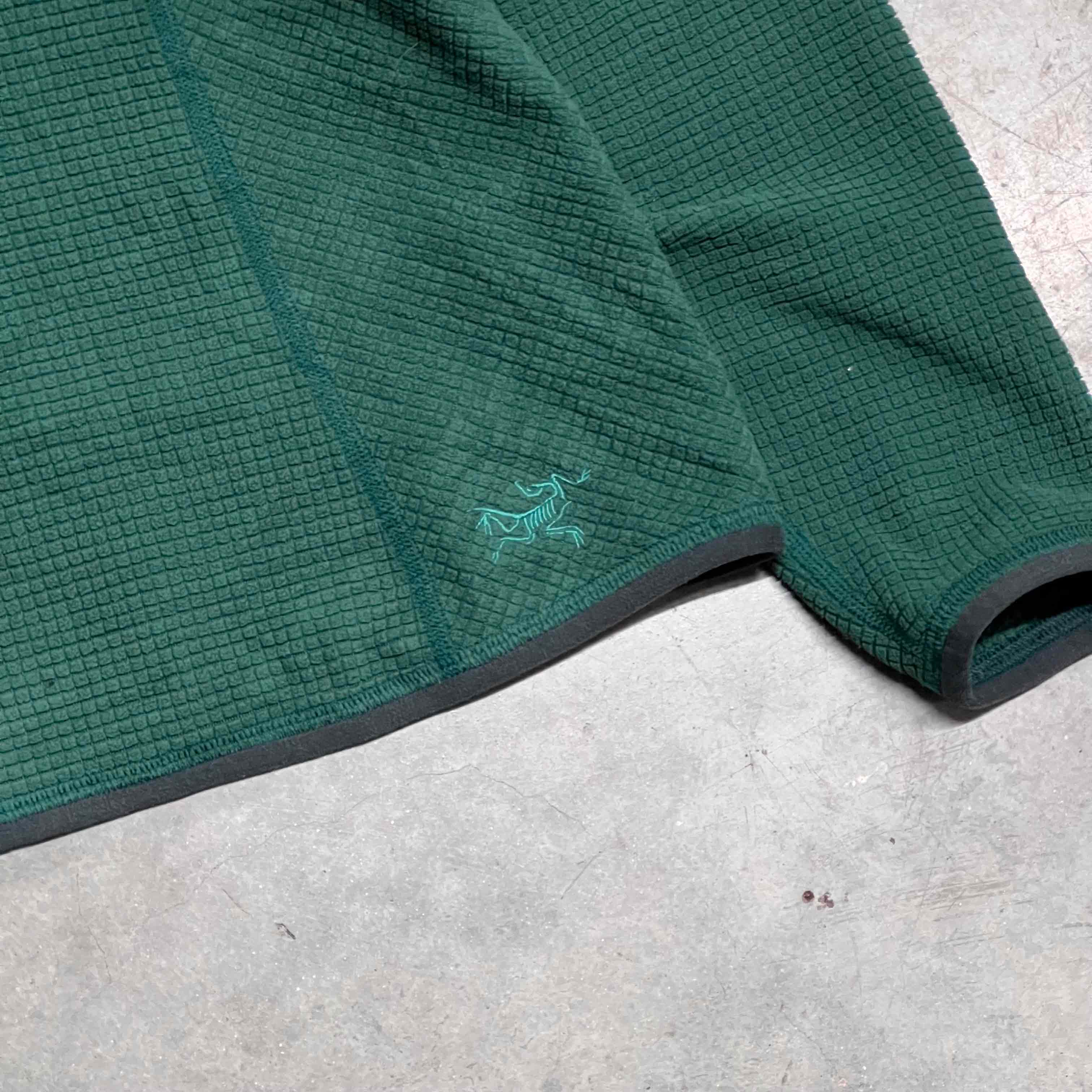 Vintage Arc'teryx Sweatshirt in Green – Deadsea London