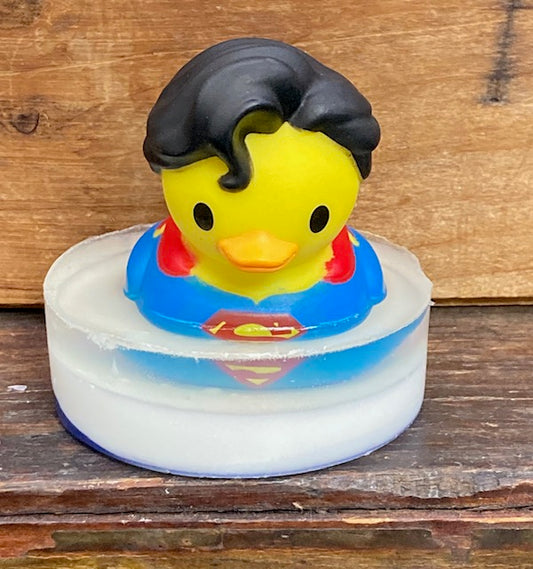 https://cdn.shopify.com/s/files/1/0627/6671/1000/files/supermandrubberduck_533x.jpg?v=1685111744