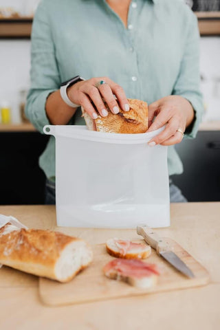 Reusable silicone food bag. Photo by Karolina Grabowska.