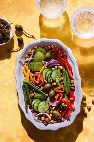 Serving platter with assorted veggies. Photo by Bruna Branco.