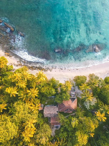 Short Getaway by the beach. Photo by Oliver Sjöström.