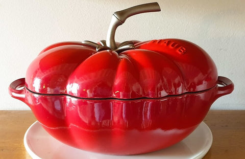 Iconic cocotte in the shape of a tomato.