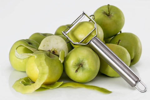 A good vegetable peeler is one of the most underrated high quality kitchen essentials. Photo by Pixabay.