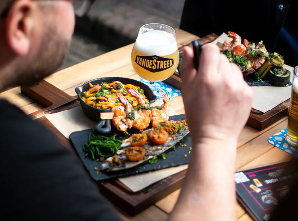 Gegrilde gamba's zijn altijd een schot in de roos met mangobier