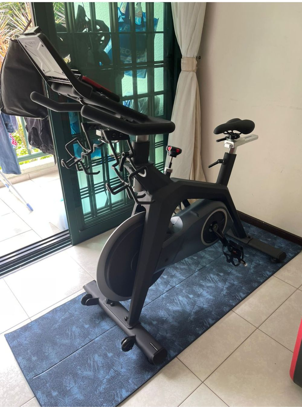 KB900 UPRIGHT EXERCISE BIKE