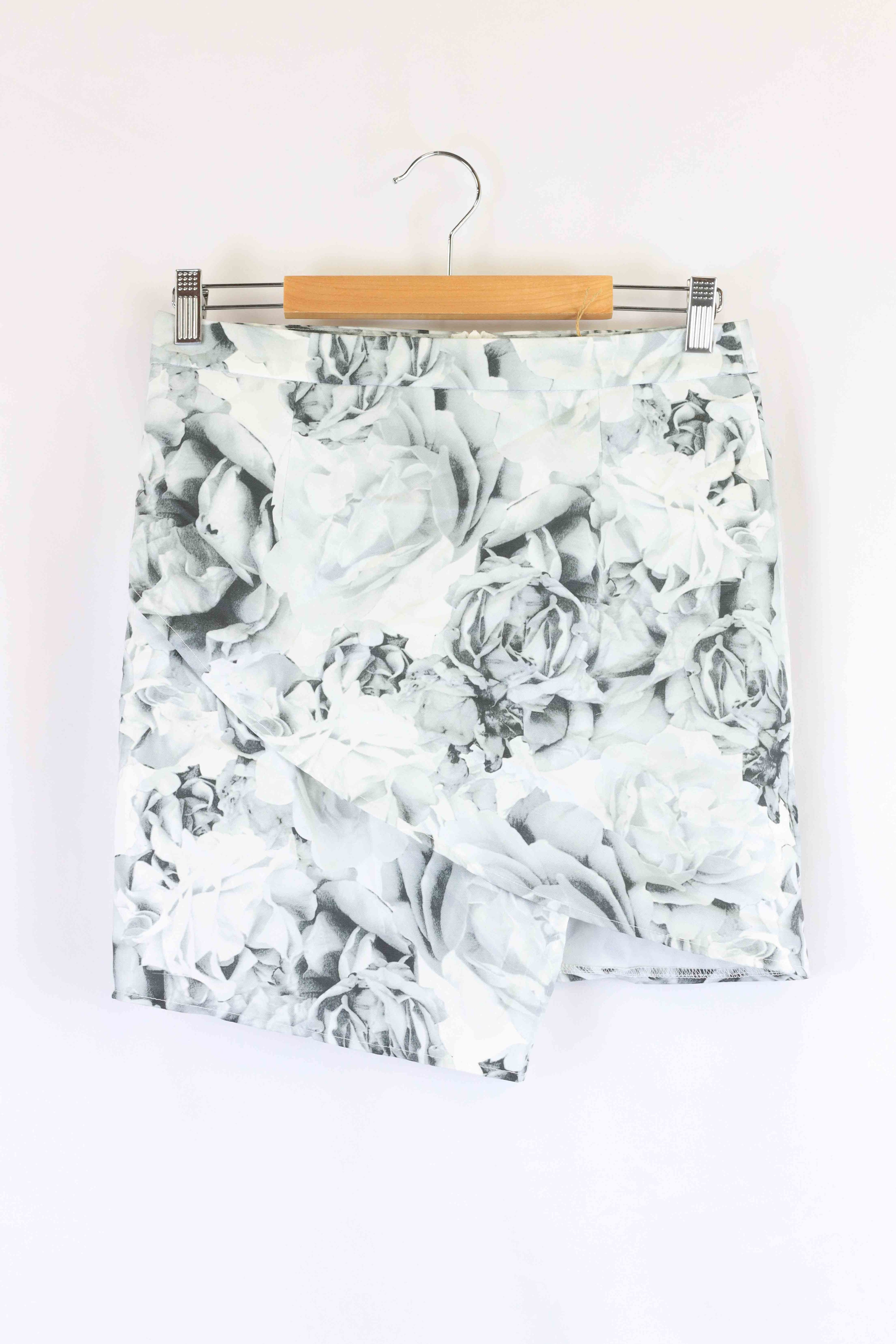 image of Cherry Black And White Skirt S