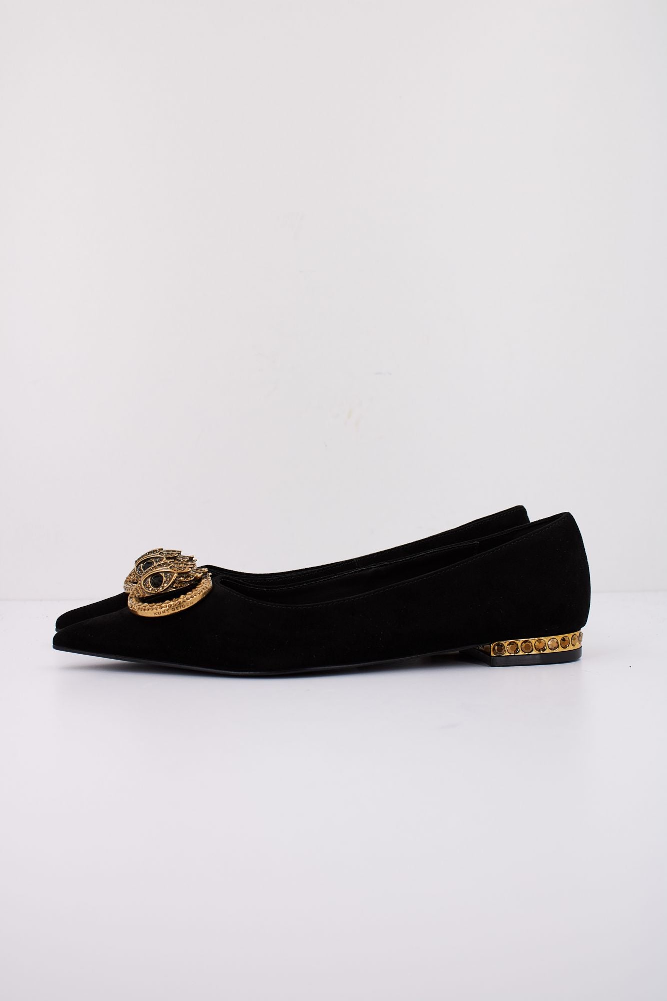 KURT GEIGER LONDON CHELSEA POINT FLAT en color NEGRO (1)