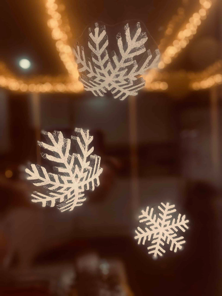 Snow Spray Paint, Christmas Tree and Window Art #snow #snowspray