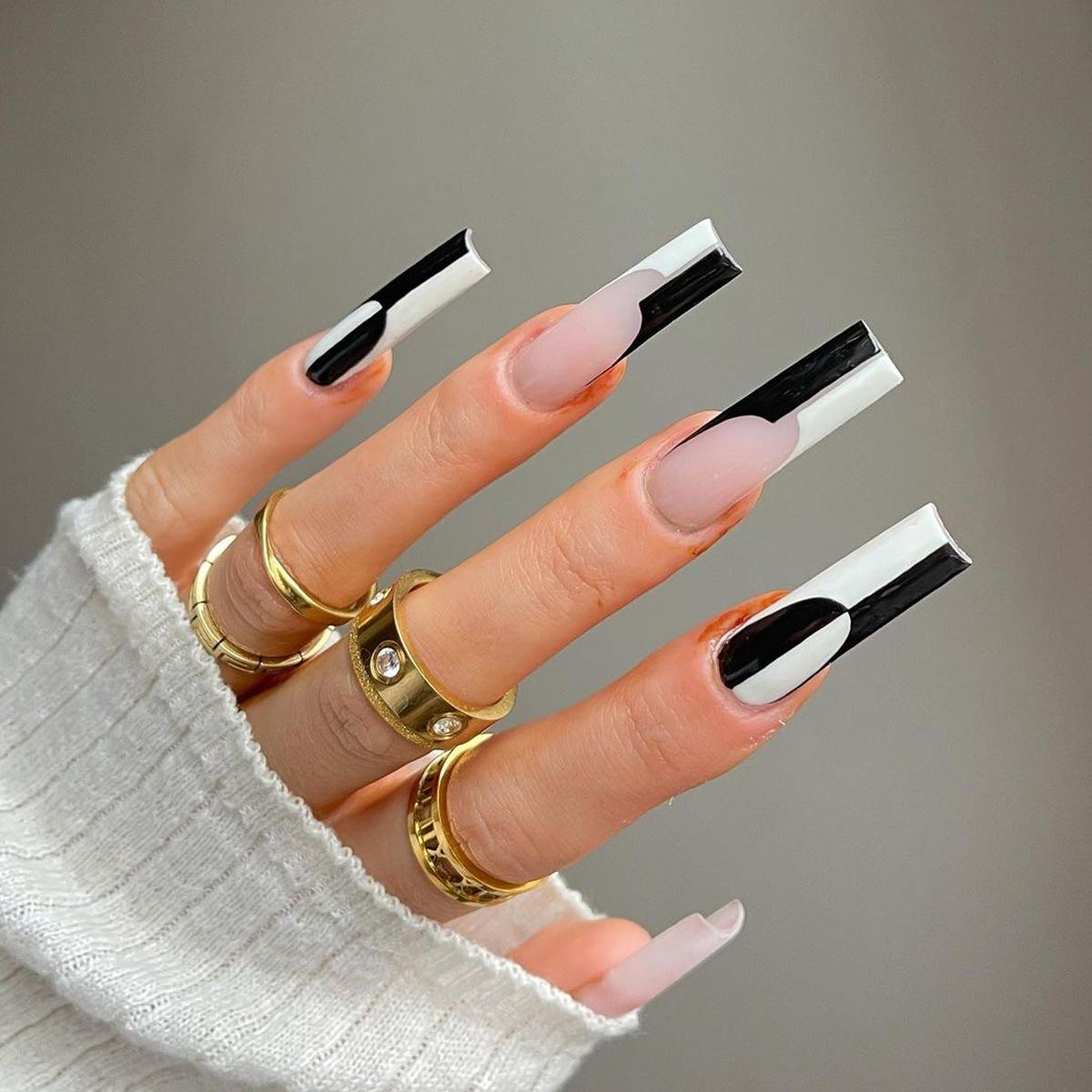 (27)Color Block Ballet-Black and White Checkerboard Medium and Long Ballet Fake Nails 24pcs