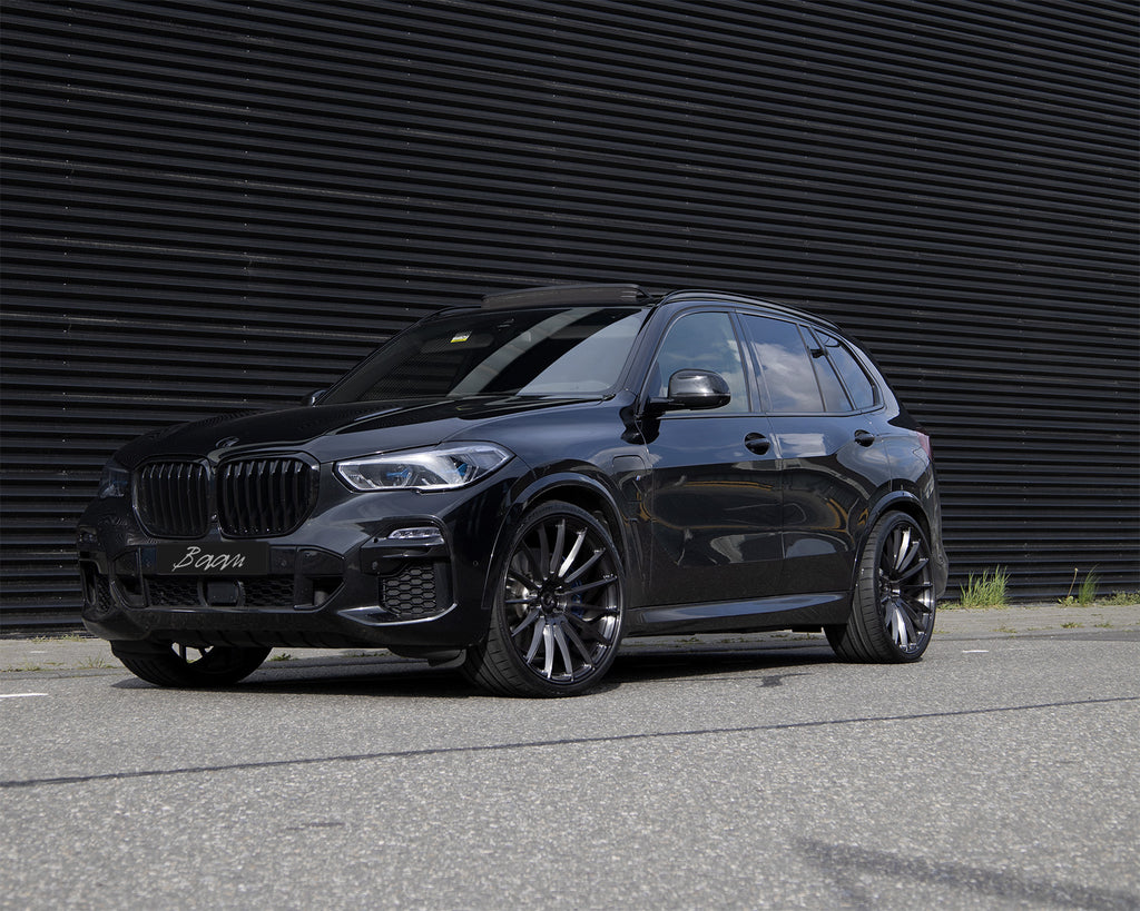 BMW G05 X5 met 23 inch wielen, de BC Forged RZ15 in donker geborsteld zwart