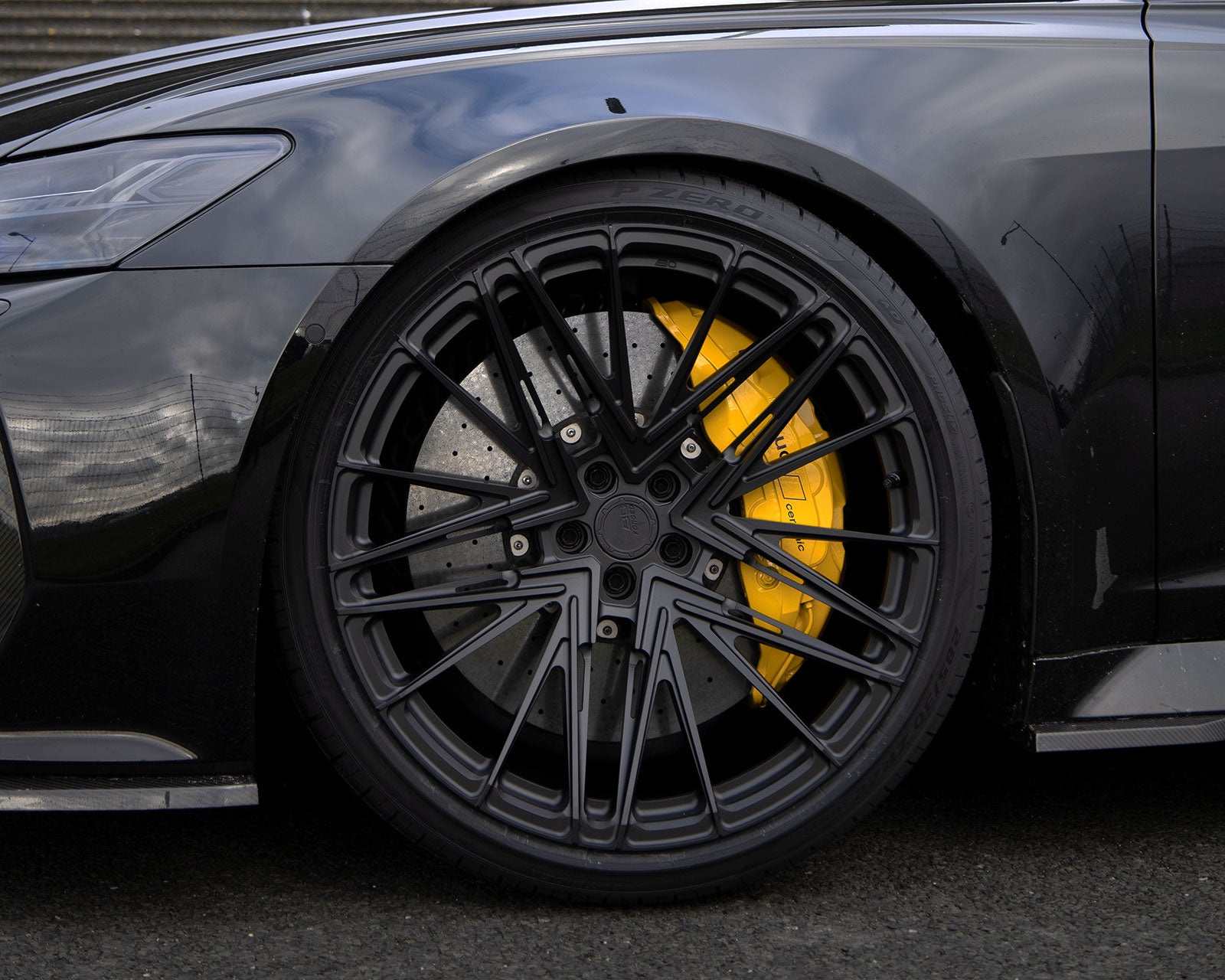 Audi RS6 C8 ceramic yellow brakes