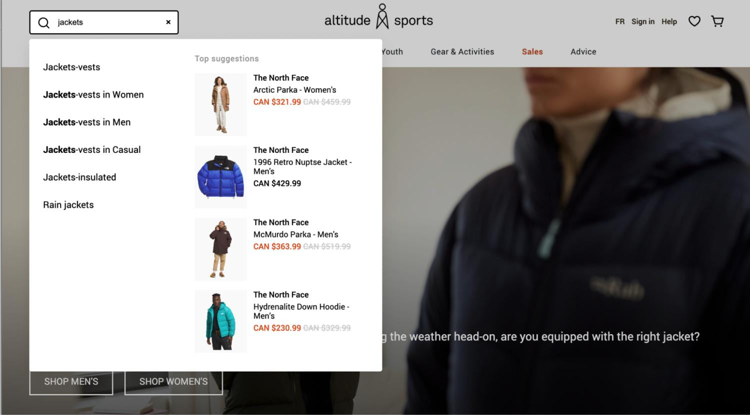 Zrzut ekranu ze strony sklepu internetowego Altitude Sports, pokazujący pasek wyszukiwania z wpisanym słowem „jackets”. Po lewej stronie widoczne są sugestie wyszukiwania i produkty marki The North Face z cenami w dolarach kanadyjskich, a w tle strona główna sklepu z banerem przedstawiającym osobę w ciemnej kurtce.