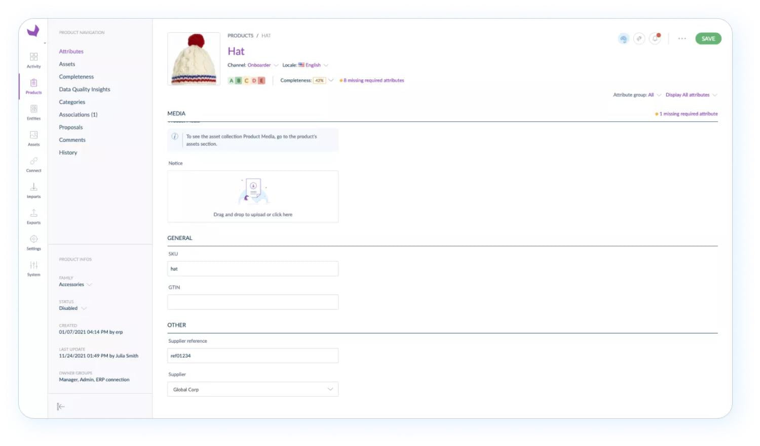 Ekran edycji produktu w systemie PIM przedstawiający szczegóły czapki, sekcję mediów oraz pola ogólne i dostawcy.