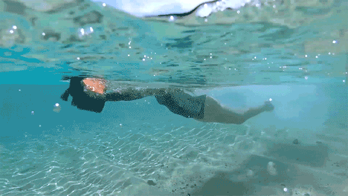 gril-snorkeling-with-geneinno-s1-pro-orange-water-surface-topaz-denoise-enhance-faceai