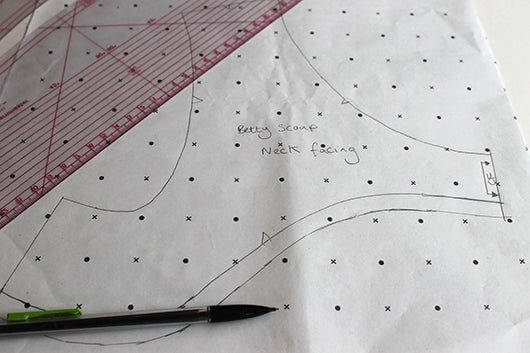 Hacking the Betty Dress pattern: create a lower scooped neckline, fully line the bodice using the original facing pieces and swap the full circle skirt for a quick and easy gathered skirt // Sew Over It