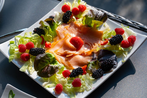 salad with berries and fish for sugar detox plan