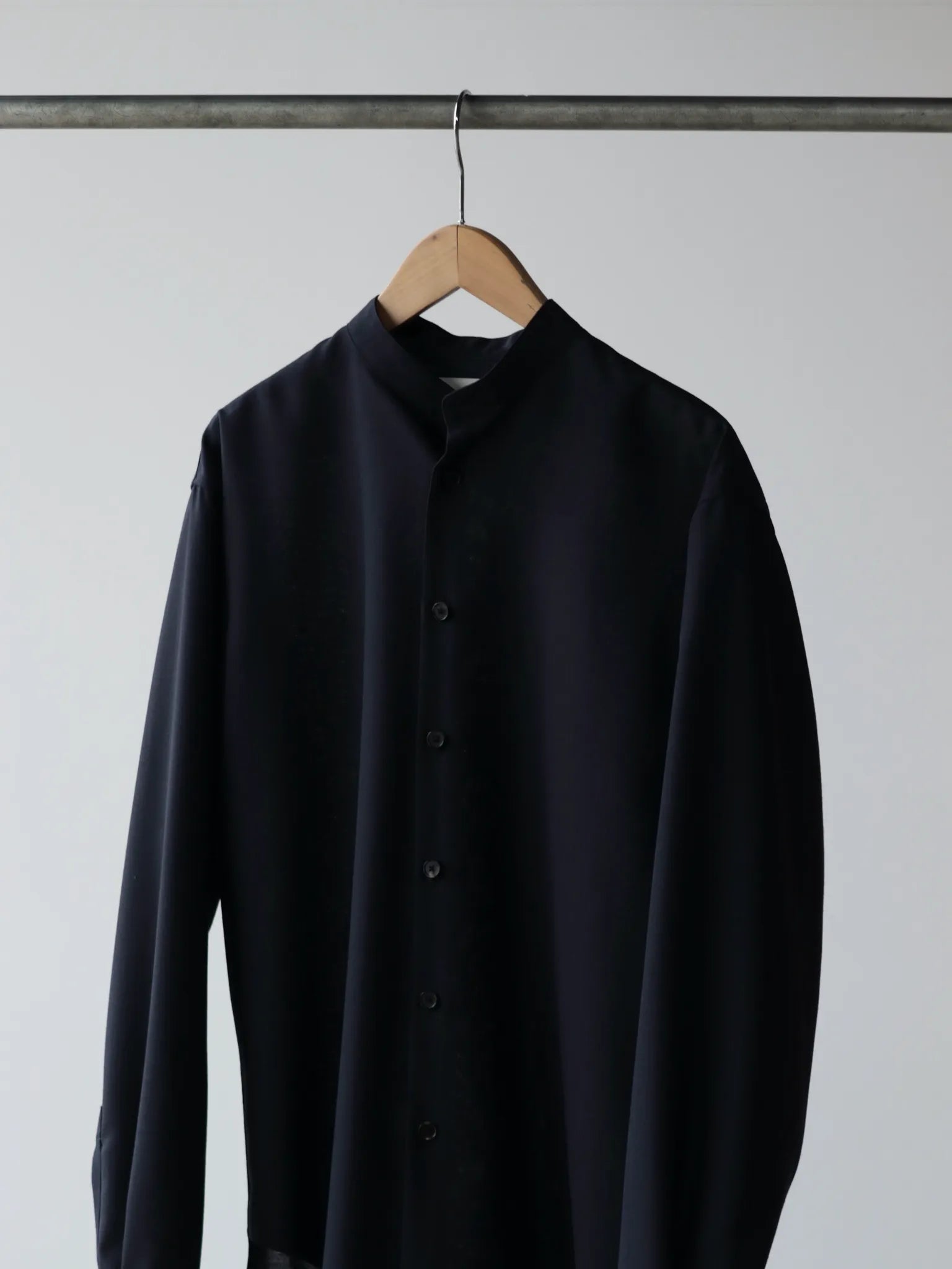 The CLASIK MINIMAL COLLARLESS SHIRTS NAVY | CASANOVA&CO