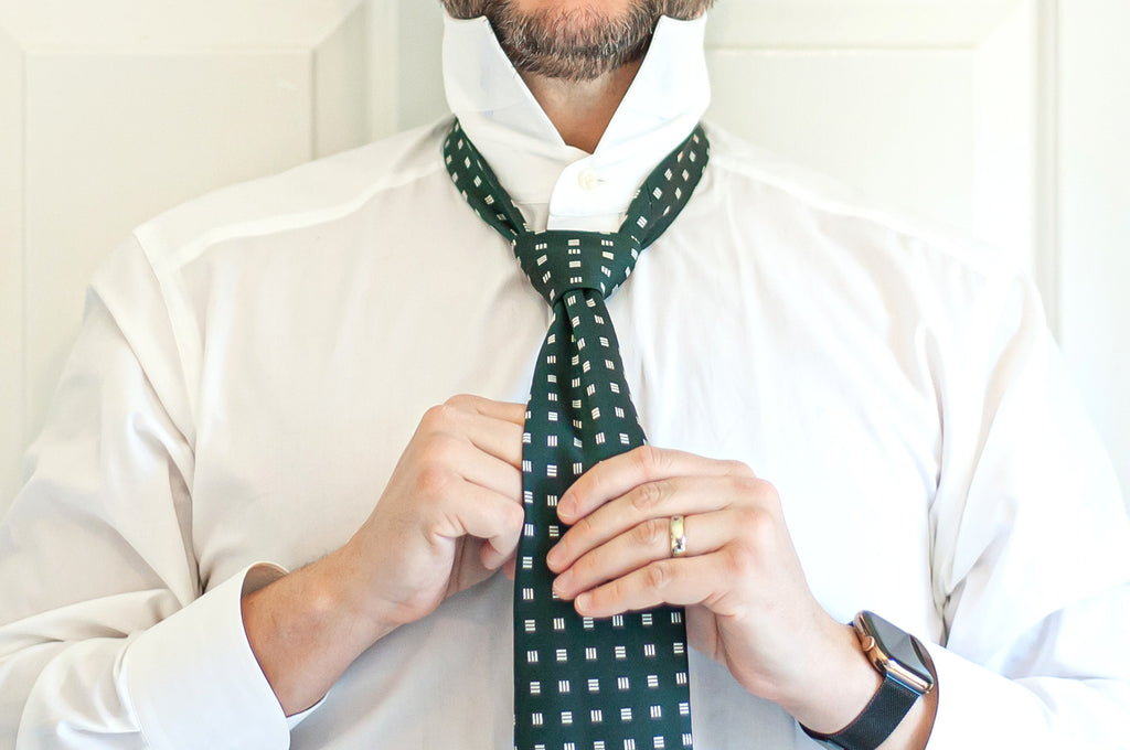 How to Tie a Windsor Knot - Final