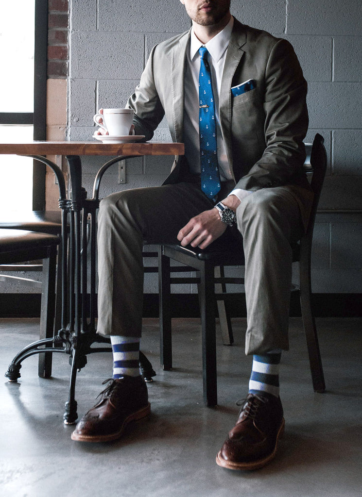 Should socks match your tie?