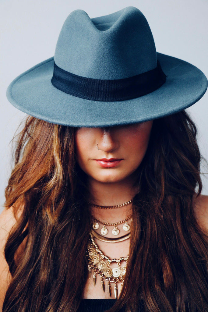 Woman wearing a fedora hat and accessories