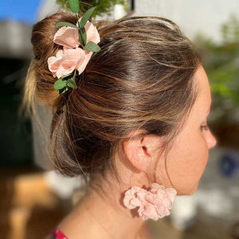 accessoires avec des fleurs pour la mariée par Loa