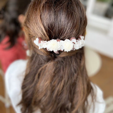 double quartz comb with eucalyptus and preserved crianthemums