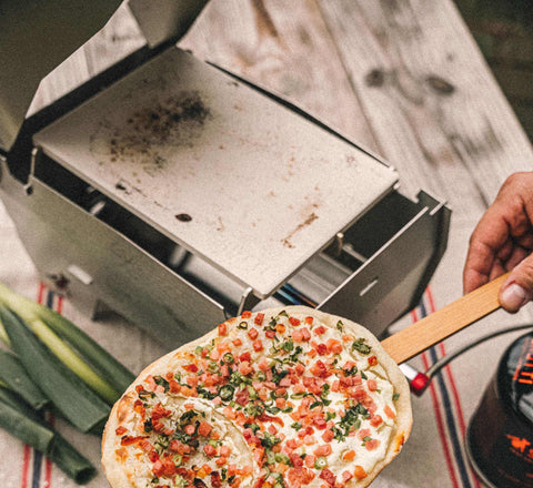 Pizzastein nach dem fertigen Flammkuchen pflegen