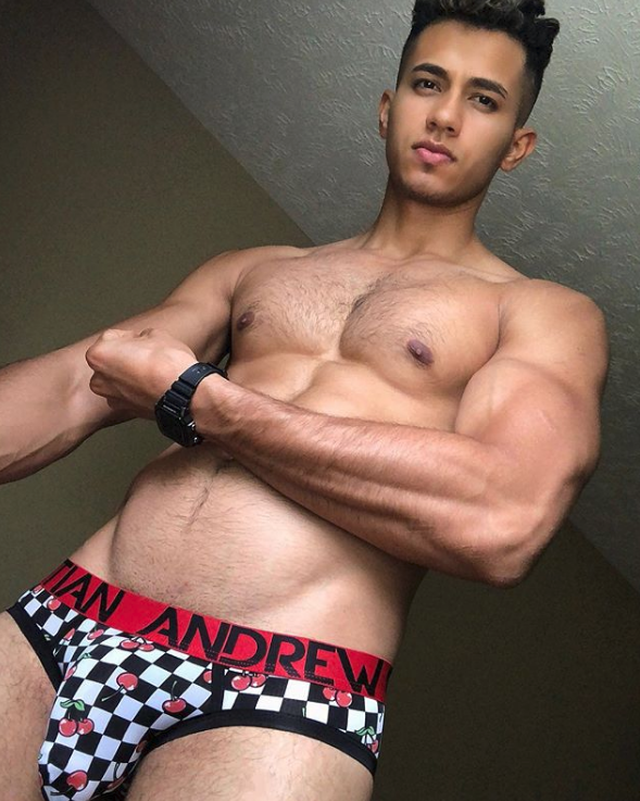 Hot Guys In Boxers - Today's hot pic is of @urielfit and it's our