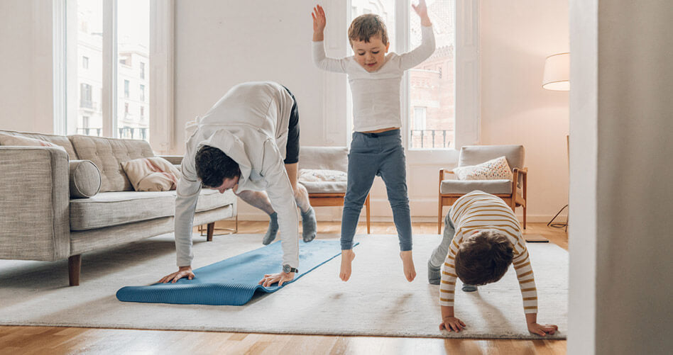 Los mejores 6 ejercicios físicos en familia que pueden practicar en casa