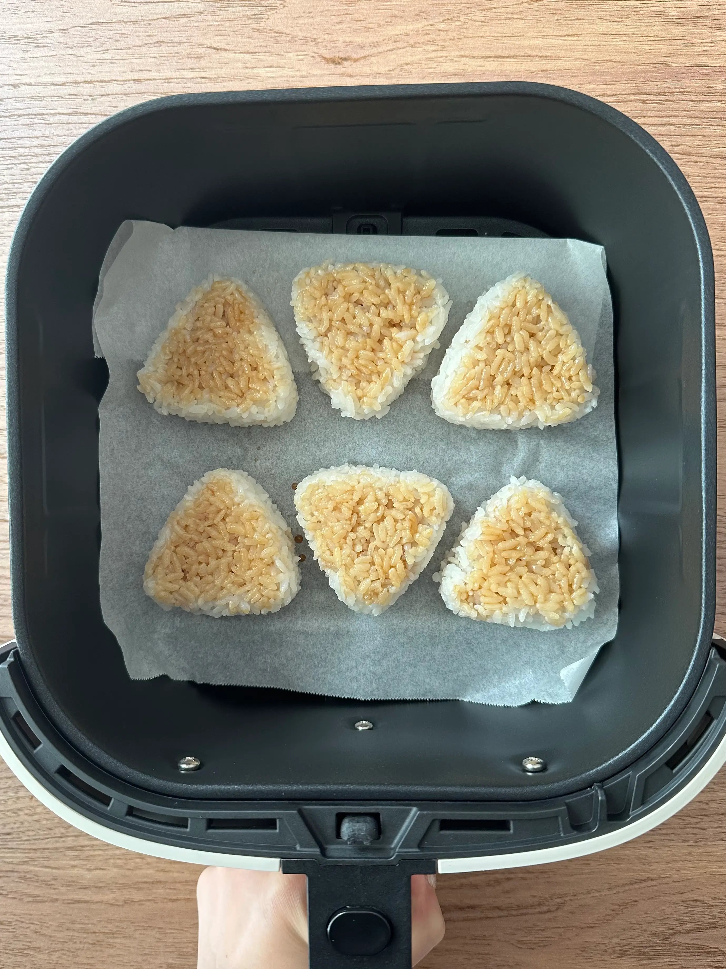 【焼きおにぎり】しょうゆの香りが食欲掻き立てる!_工程3.webp__PID:1564cb0f-3cdb-4872-aba0-f3324741c7c9