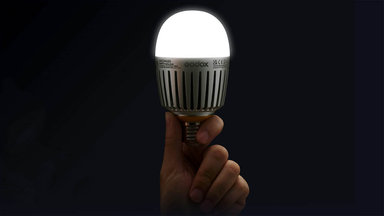 Godox KNOWLED C7R Battery-Powered Creative light bulb