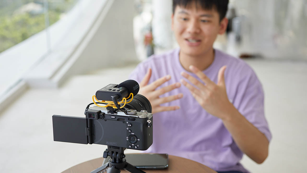 The GODOX IVM-S2 Microphone being used with a camera for Vlogging