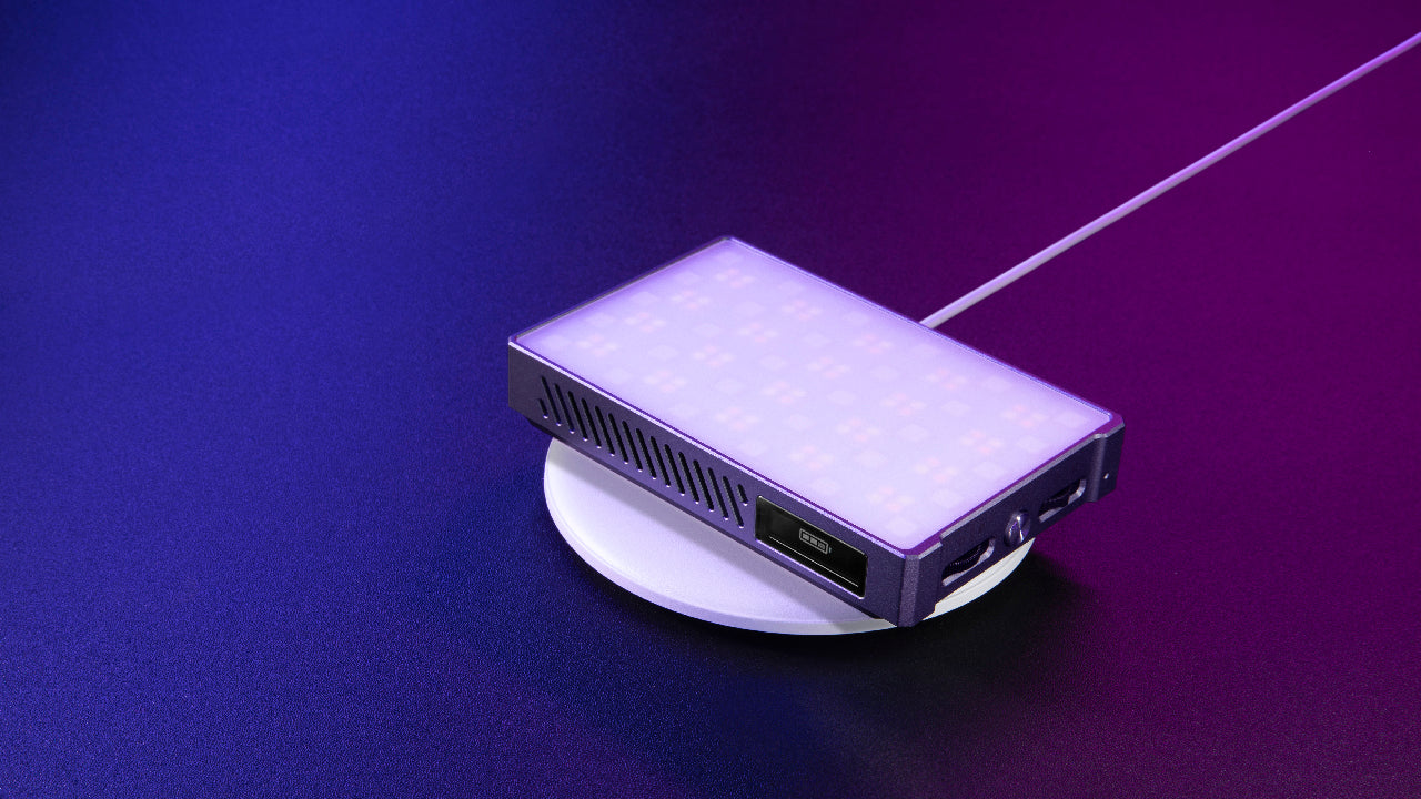 KNOWLED C5R Pocket-Sized Creative RGBWW LED Panel on Wireless Charging Pad