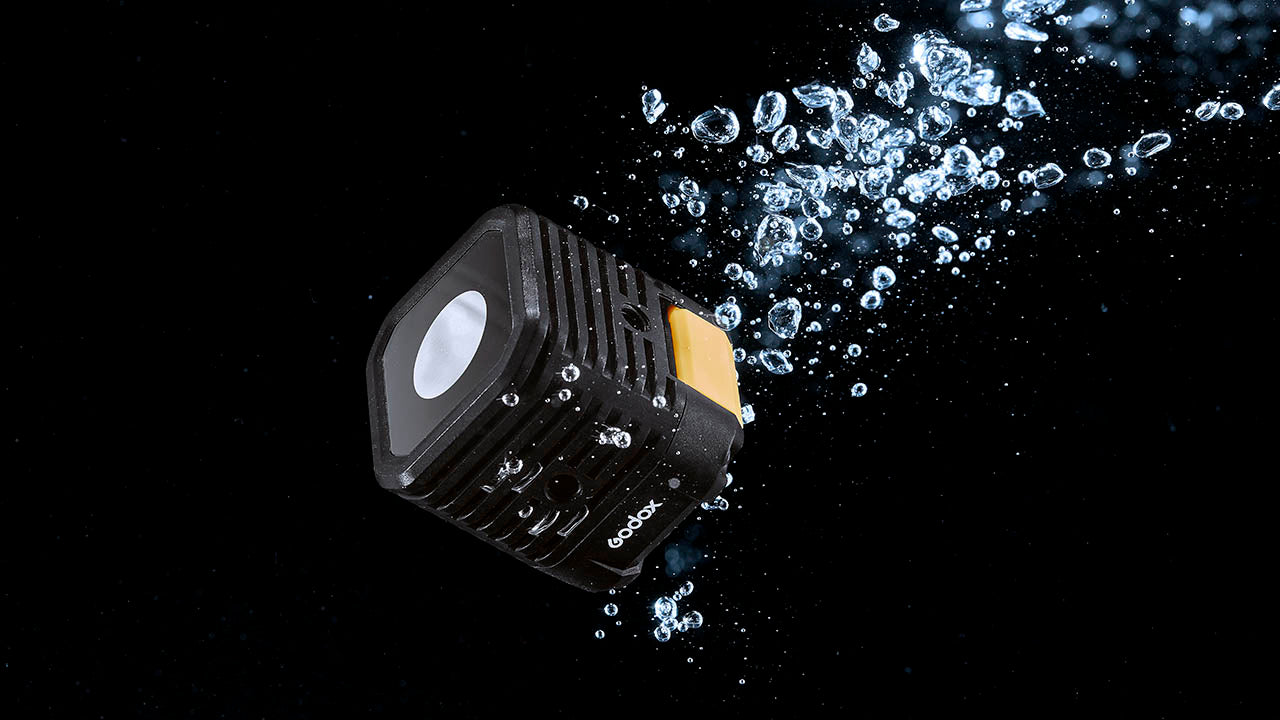 Godox WL4B LED light being dropped into water