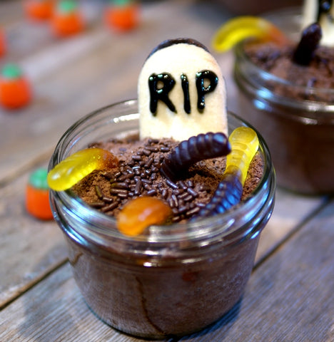 Mason Jar Graveyard Spooky Cakes