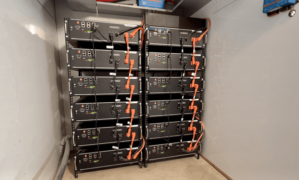 Large Pylontech US3000 battery bank with Victron power system