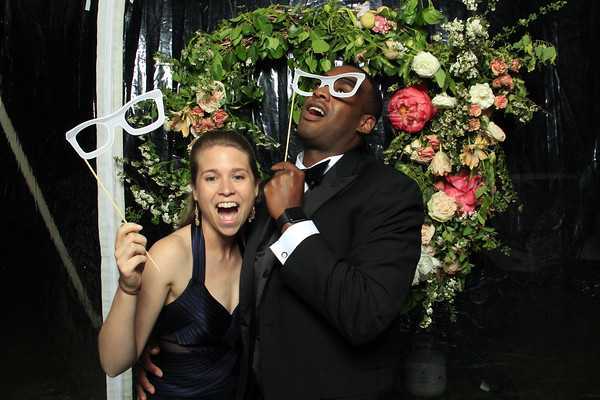 Renting a Wedding Photo Booth: Everything You Need To Know