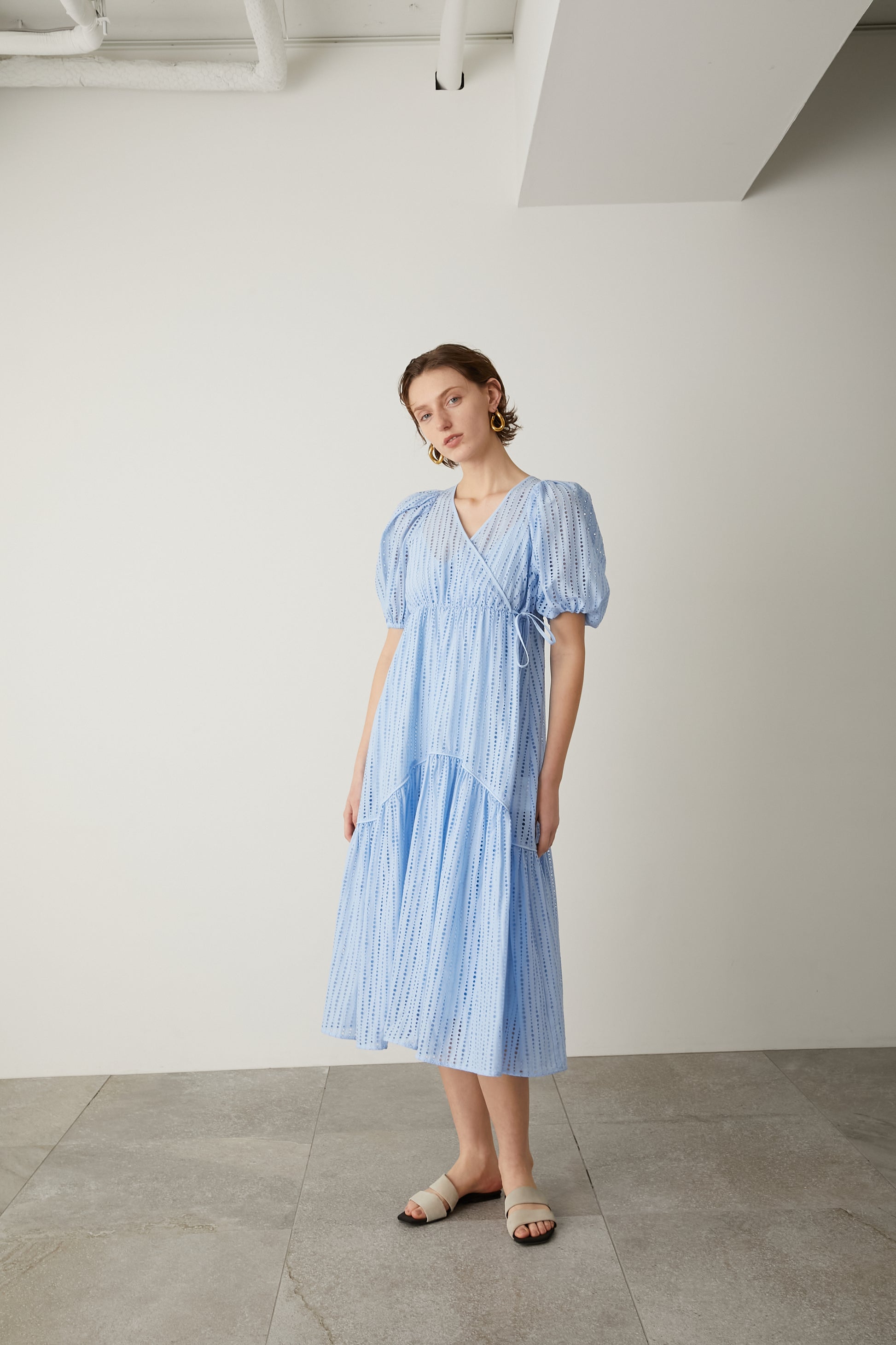 Ameri VINTAGE - ELLIEエンブロイダリーシャツ【BLUE】新品✨の+ ...