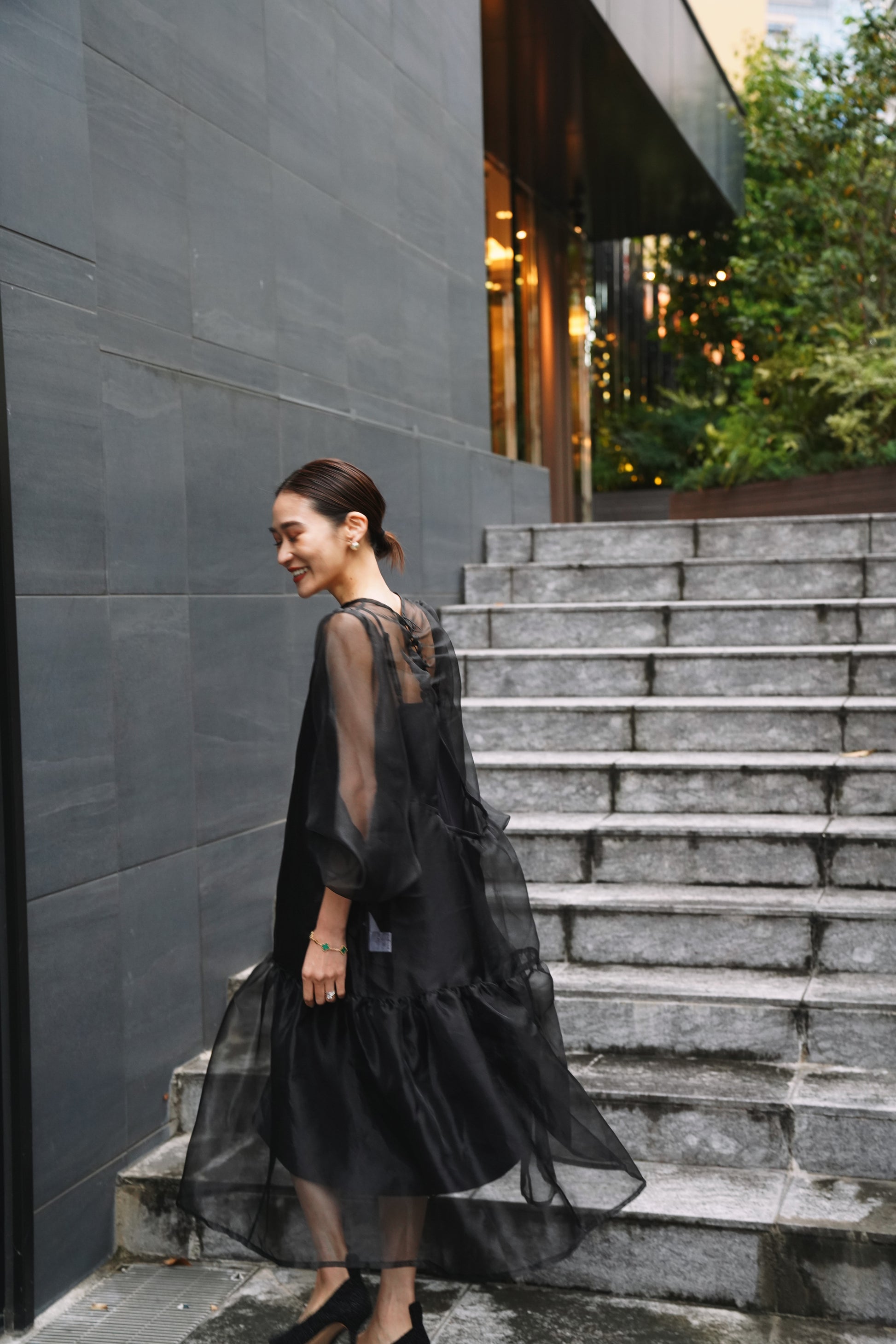 ELLIE オーガンジードレス　黒ファッション