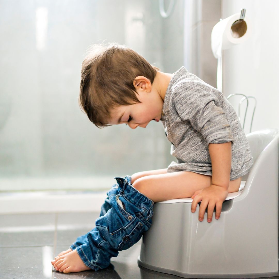 Диарея 6 лет. Boy taking a piss.