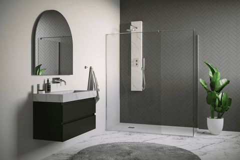 Badkamer met een inloopdouche met een glazen douchewant inclusief zijwand