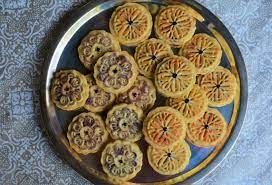 Cookies, origin, Persia, kolompeh, qoluche, 7th century, ground nuts, honey, spices, medieval Europe, biscuit, twice-cooked, French, flour, sugar, butter, eggs, recipe, evolution, soft, sweet, history.