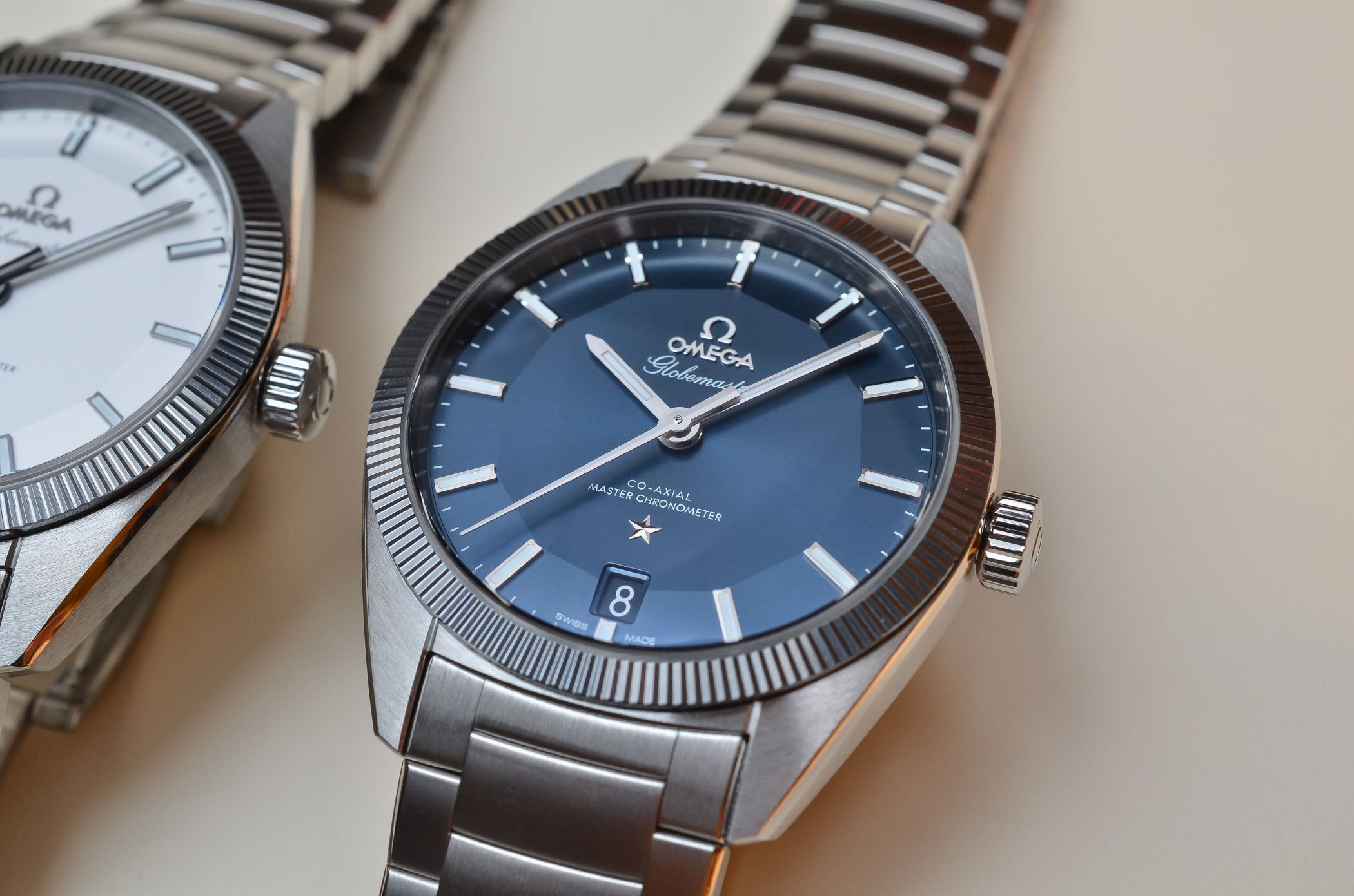 The 2015 Omega Constellation Globemaster is fitted with a METAS-certified chronometer movement and is a revival of the classic Constellation style for men with a pie plate dial.