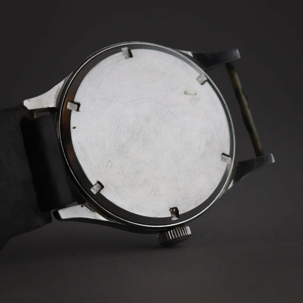 第２次世界大戦中　ドイツ軍の腕時計　MIMOの裏面の刻印『DH』