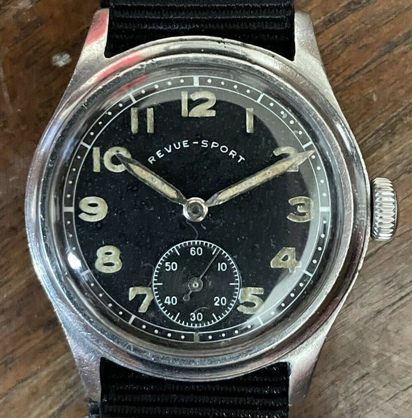 ドイツ陸軍が使用していた　レビュースポーツ腕時計