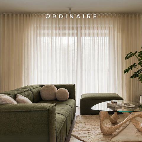 Để tạo nên phong cách nội thất ấm áp và gần gũi, kết hợp sofa với ottoman