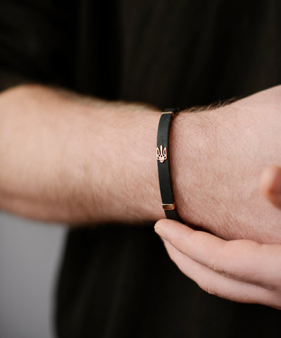 men model wearing a leather bracelet with rose gold inserts and tryzub 