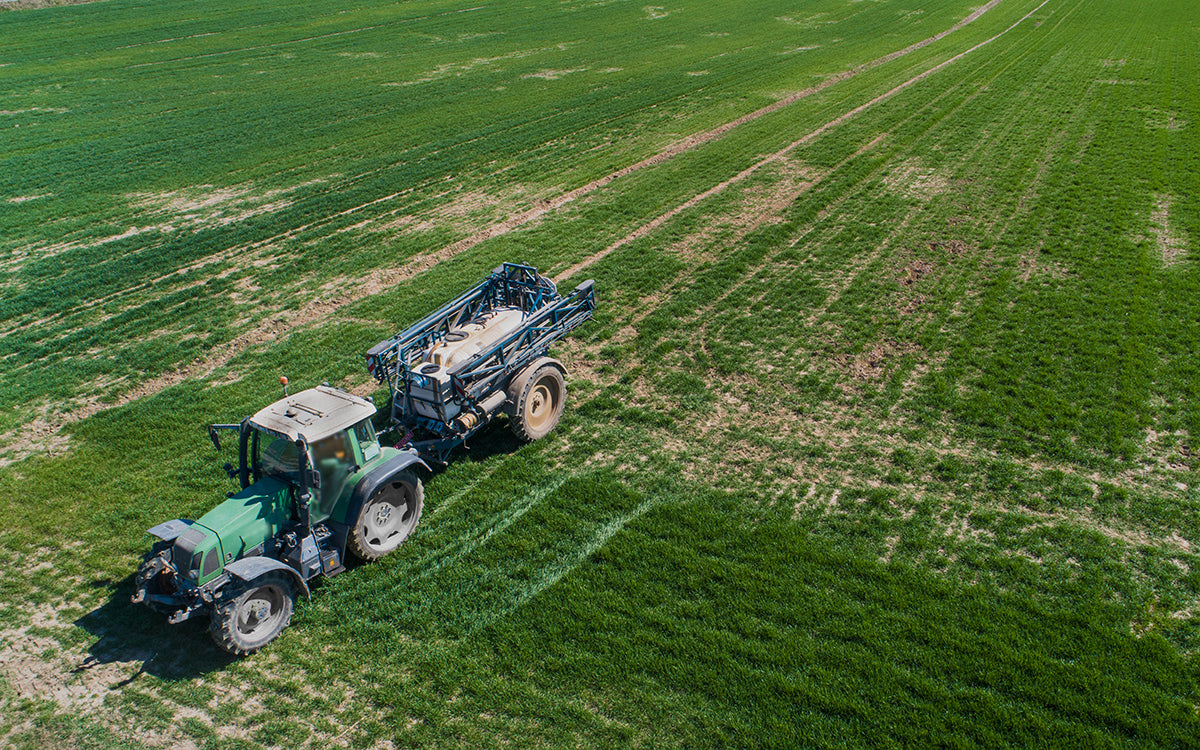 agriculture-tractor-working-in-field-spraying-herb-2023-11-27-05-33-35-utc.jpg__PID:b9ff6af2-312e-432d-96f0-d06916f7c273