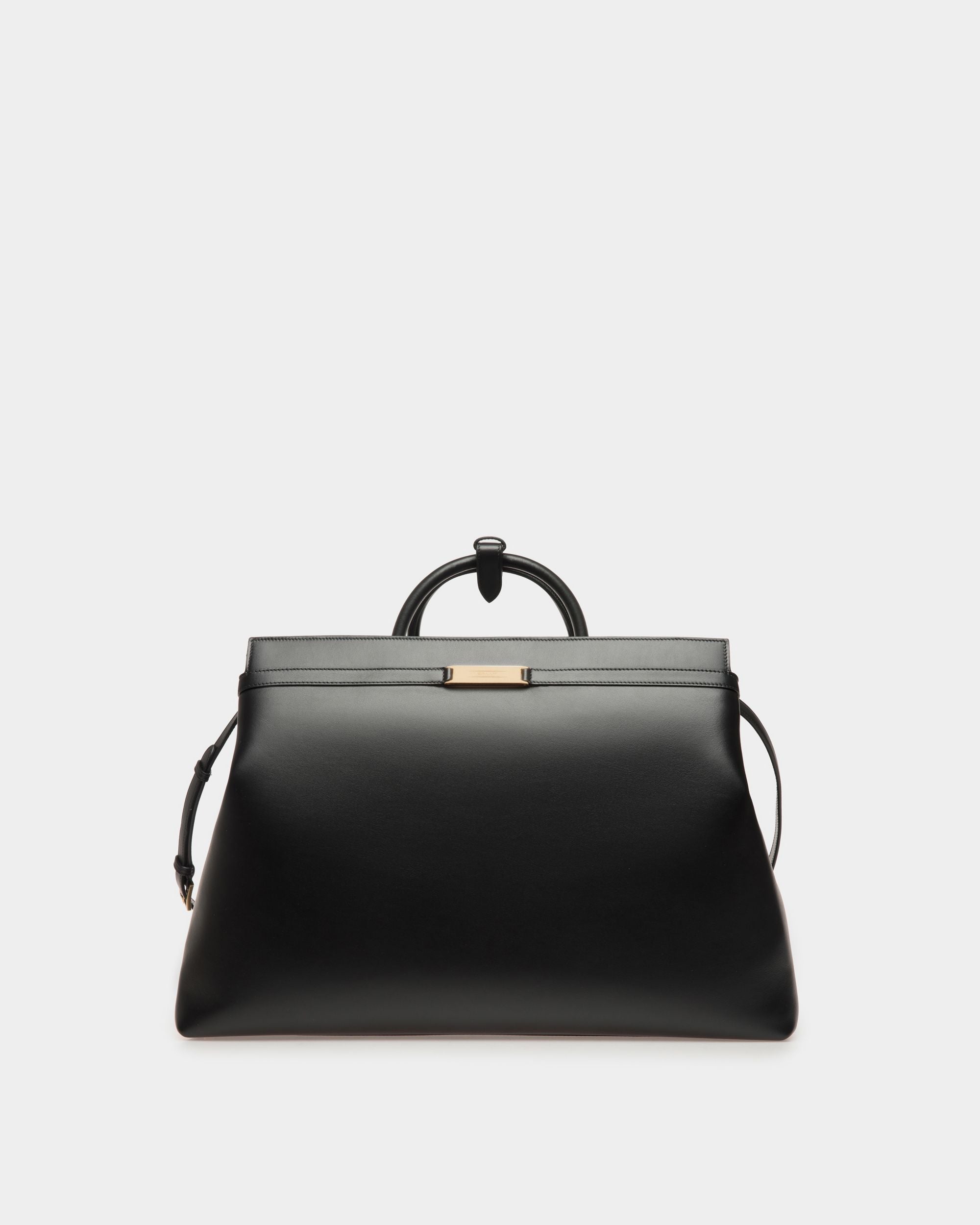 Deco | Sac de week-end pour homme en cuir noir | Bally | Still Life Devant