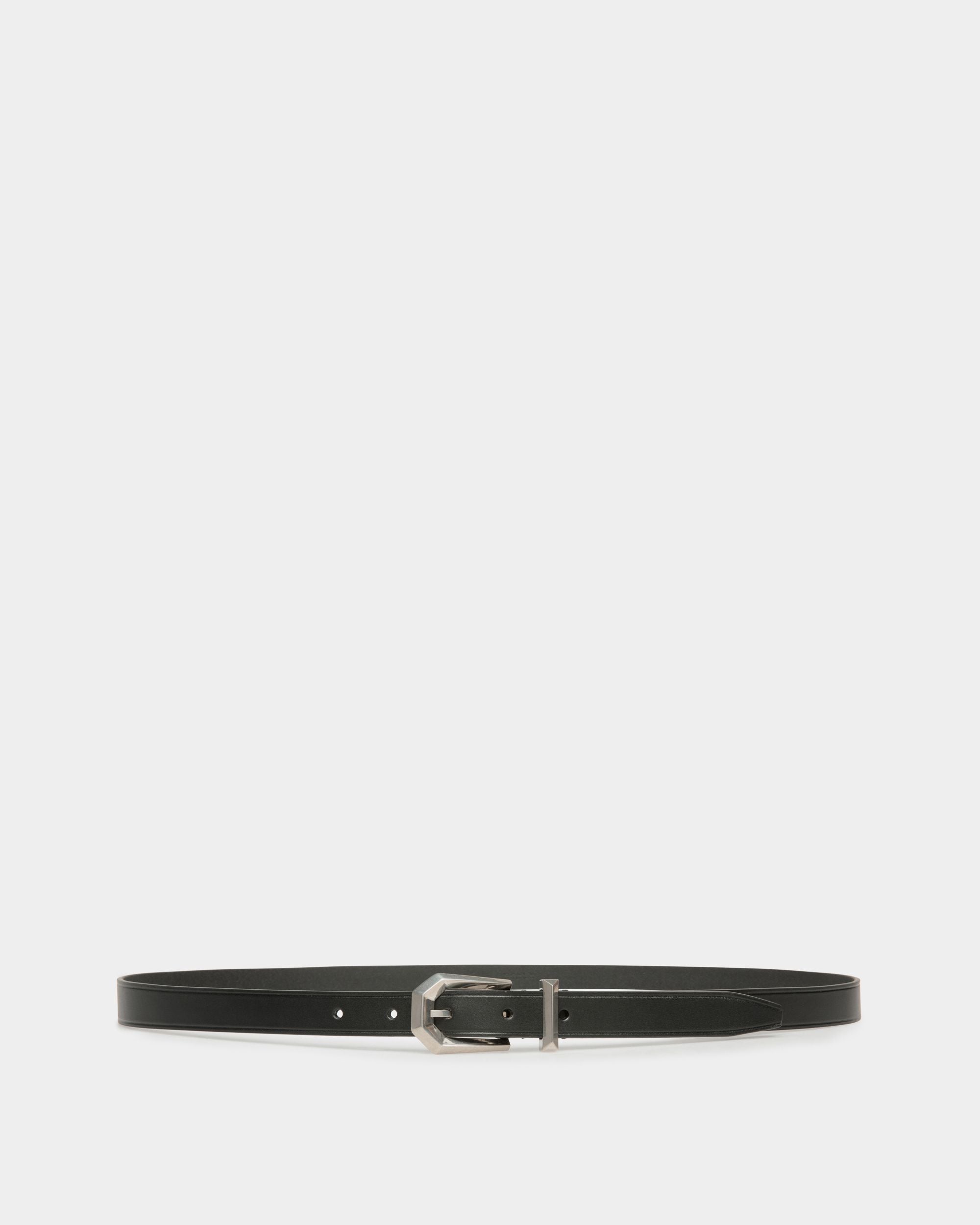 Prisma 20 mm | Ceinture pour homme en cuir noir | Bally | Still Life Devant